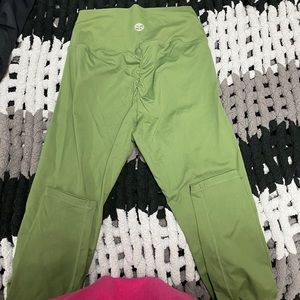 Butt scrunch leggings